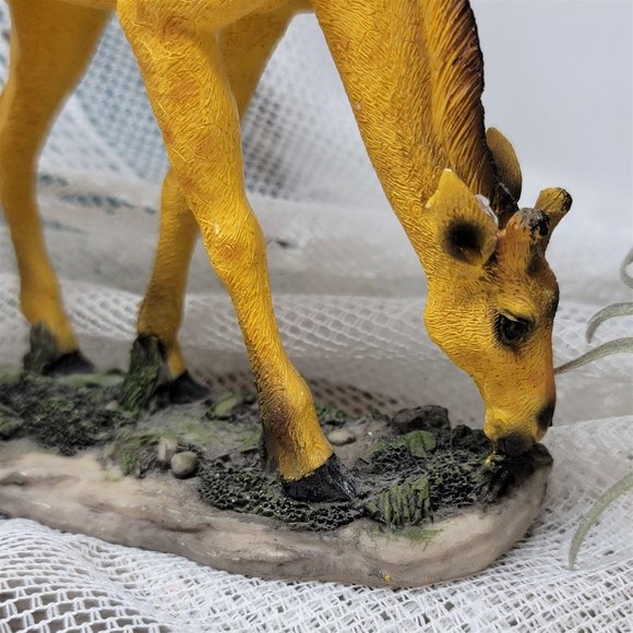 Vintage Giraffe Figurine Grazing in the Wild - Picture 6 of 10